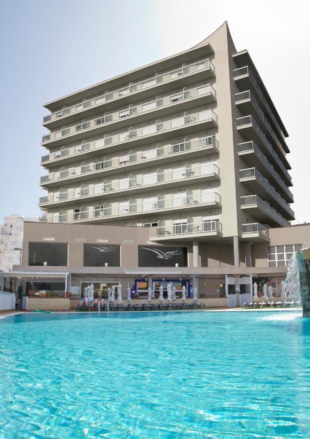 Cerca del Campo Sur de Golf La Manga: 2 Hoteles Comparados
